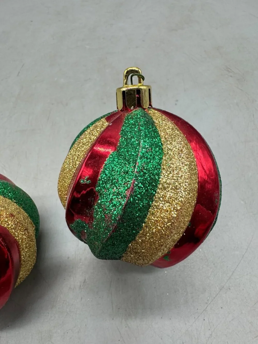 Set Of 2 Christmas Ornament Balls Red Green & Gold Glitter Swirl Design READ